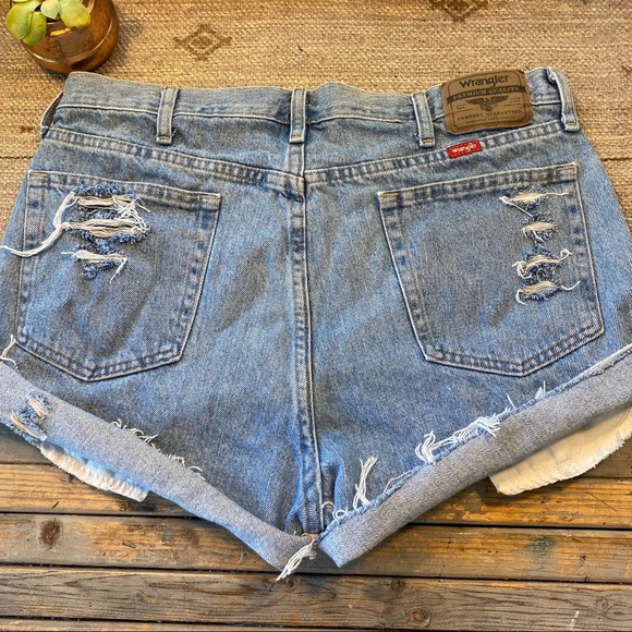 Wrangler distressed high rise jean shorts size 16 - Picture 4 of 8